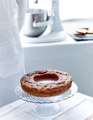 Bread cake pomme cannelle